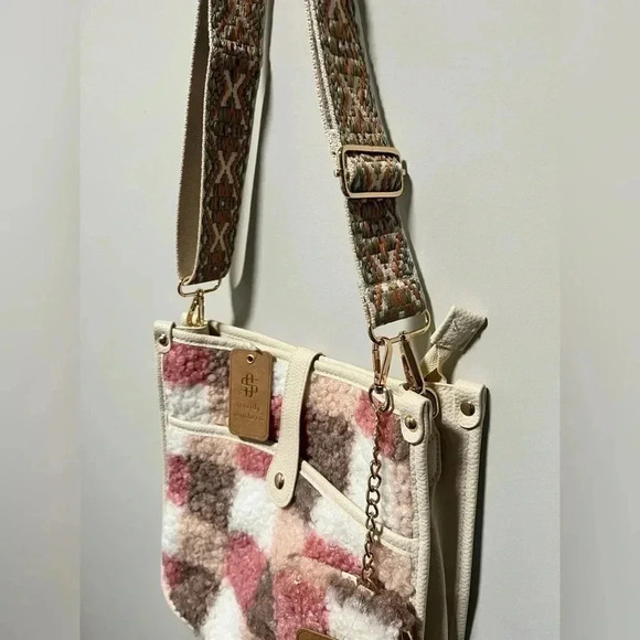 NWT Simply Southern purse with matching zipper wallet. - Picture 4 of 7